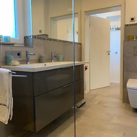 Erstklasssige Moderne Apartwohnung 85 Qm Mit Terrasse Und Garten *