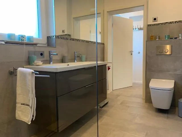 Erstklasssige Moderne Apartwohnung 85 Qm Mit Terrasse Und Garten *