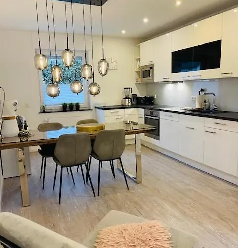 Erstklasssige Moderne Apartwohnung 85 Qm Mit Terrasse Und Garten